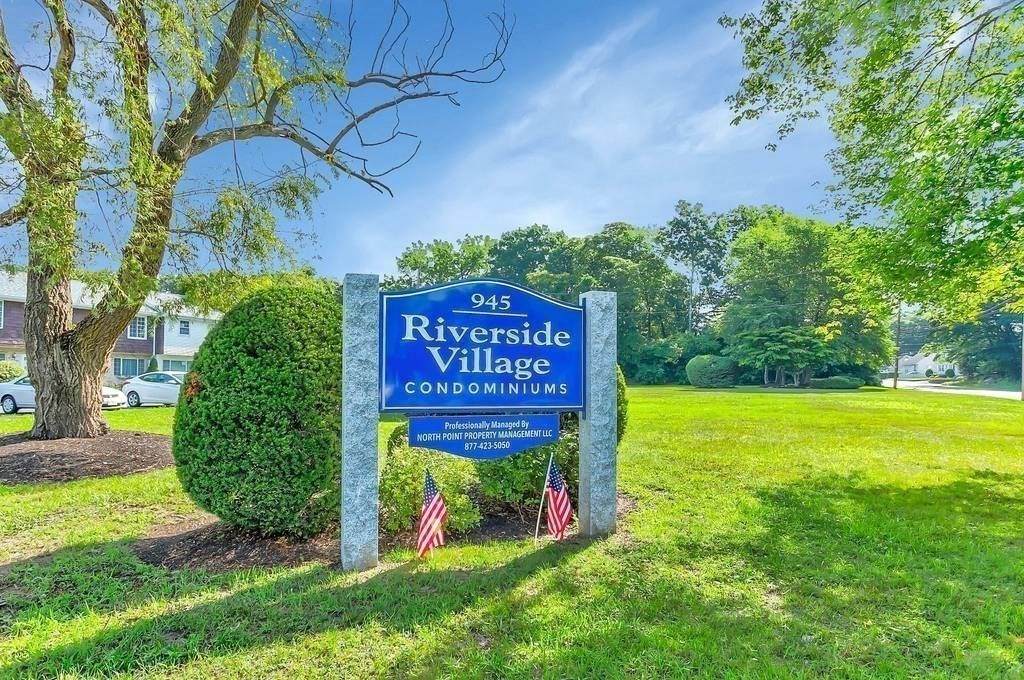 945 Riverside - Photo 1