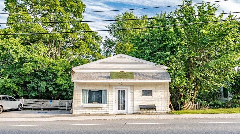 1053 Main St - Photo 1