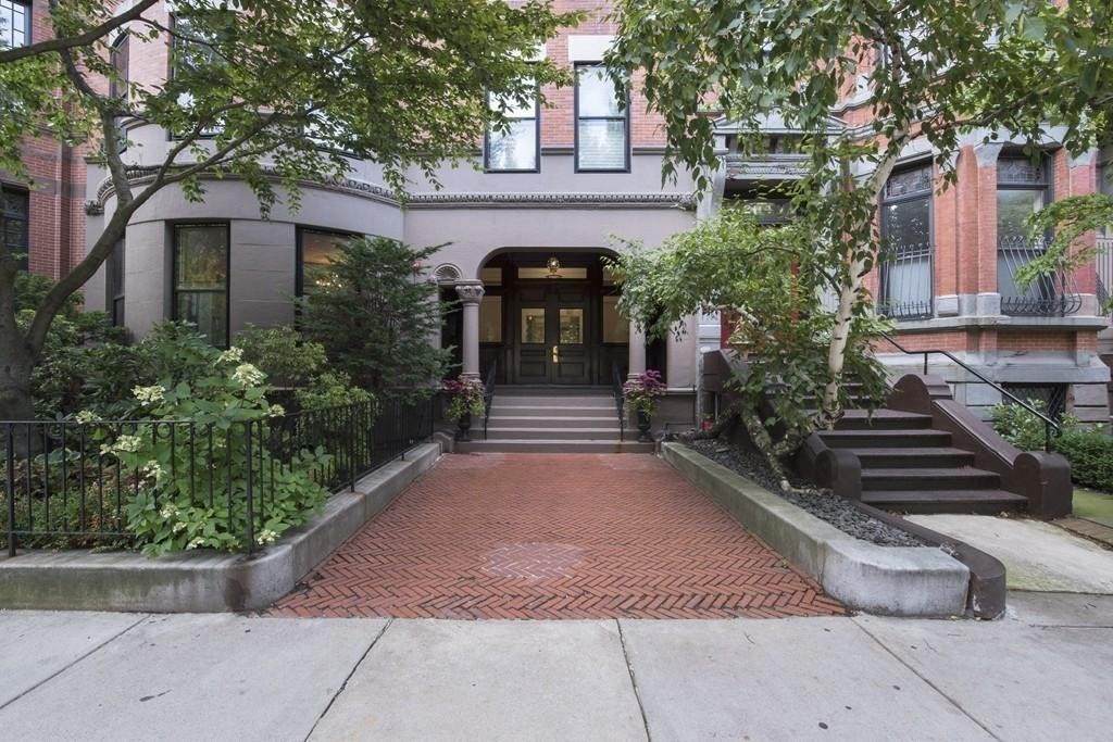 290 Commonwealth Ave - Photo 1