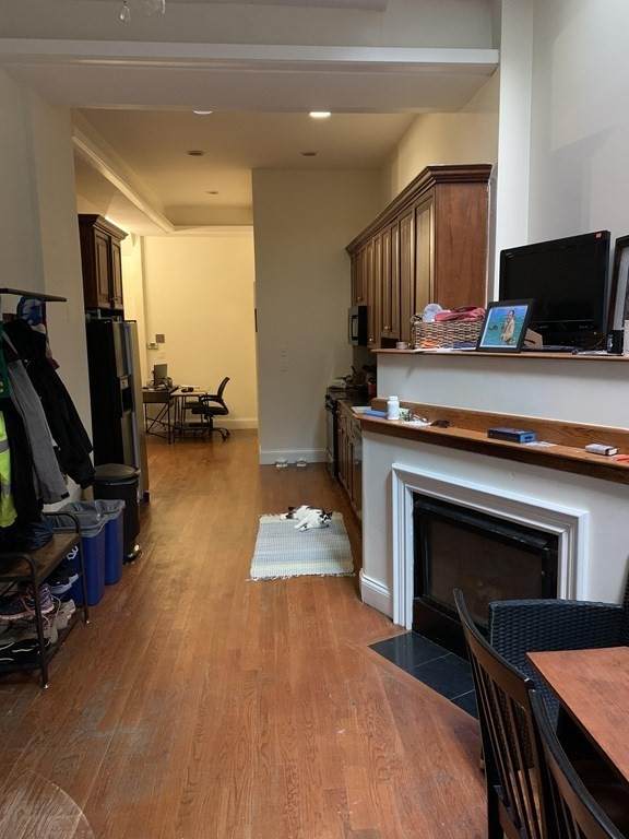 1027 Tremont - Photo 1