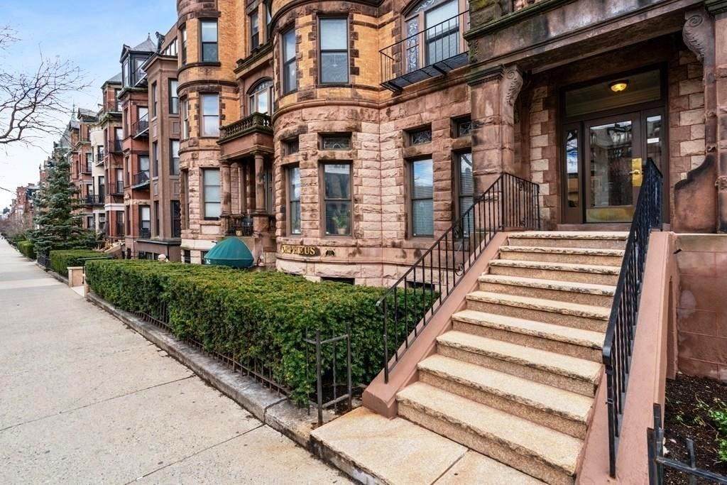 362 Commonwealth Ave - Photo 1