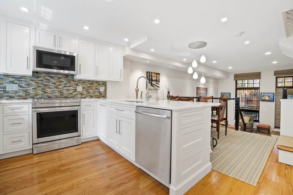 135 Appleton St - Photo 1