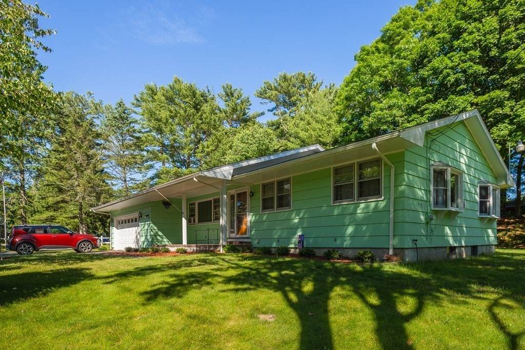 4 Roosevelt Ave - Photo 1