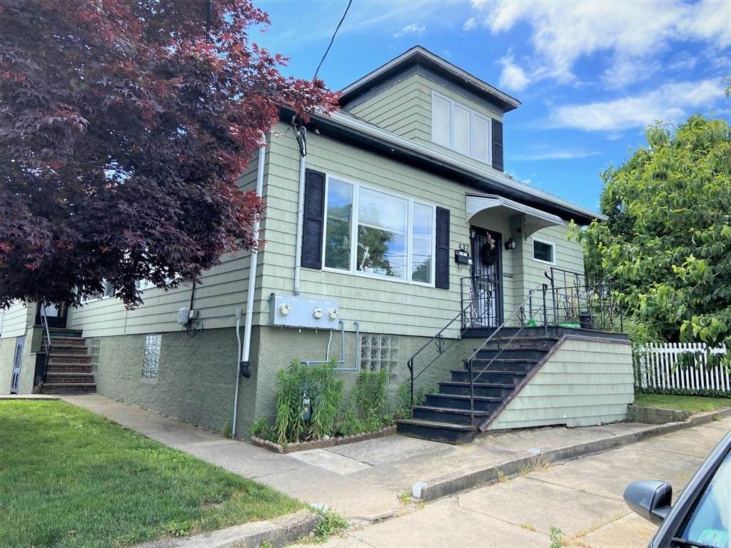 432 Baker St - Photo 1