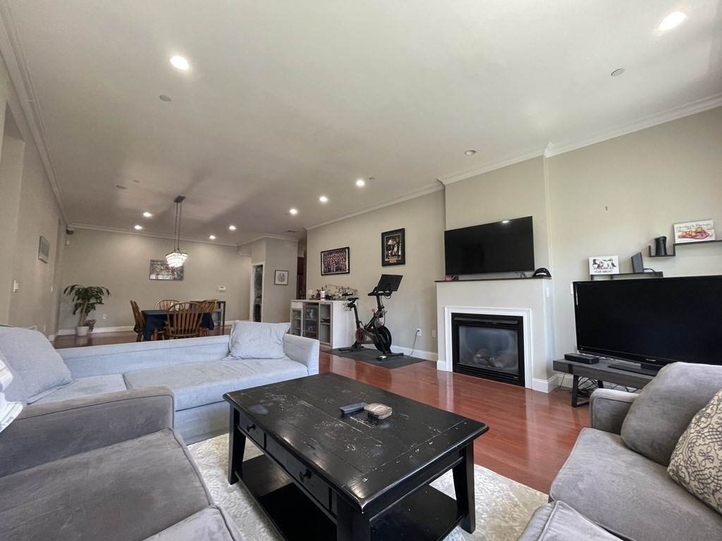 655 E 2nd St - Photo 1