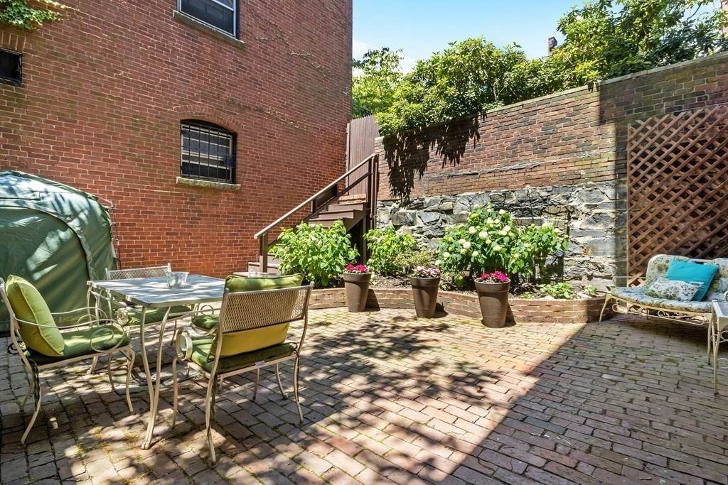 364 Marlborough St - Photo 1