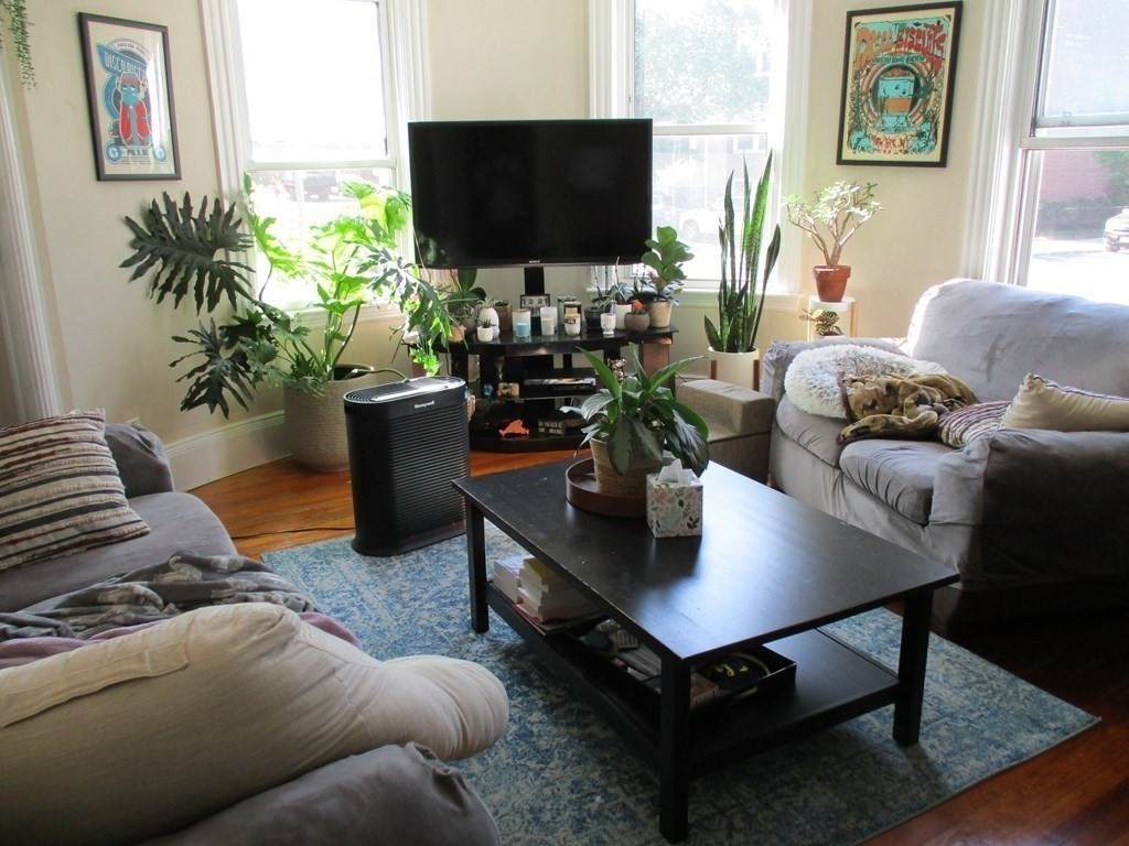 871 E Broadway - Photo 1