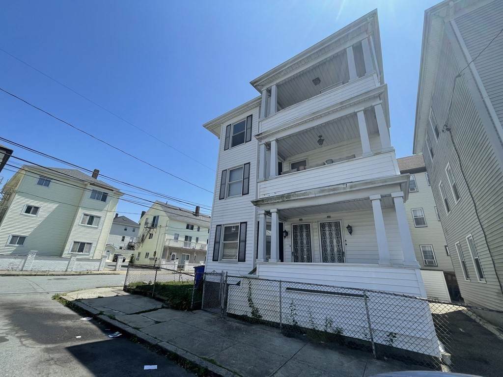 63 Benjamin St - Photo 1