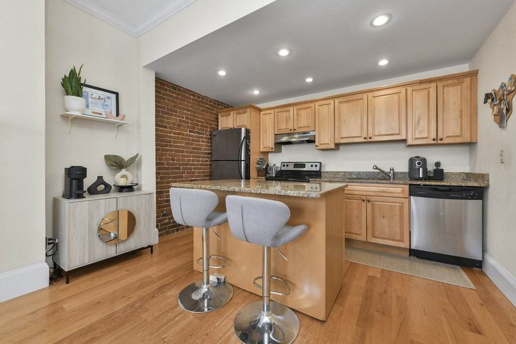 351 Commonwealth Ave - Photo 1