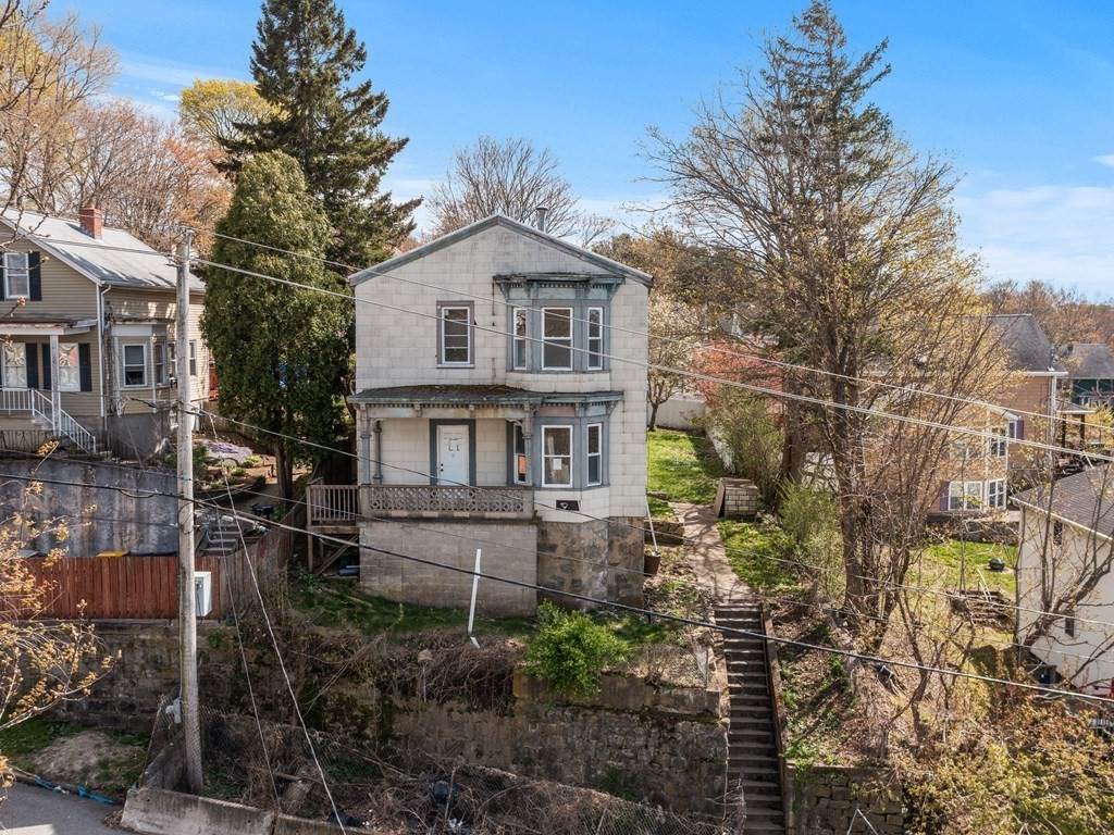 213 Weetamoe Street - Photo 1