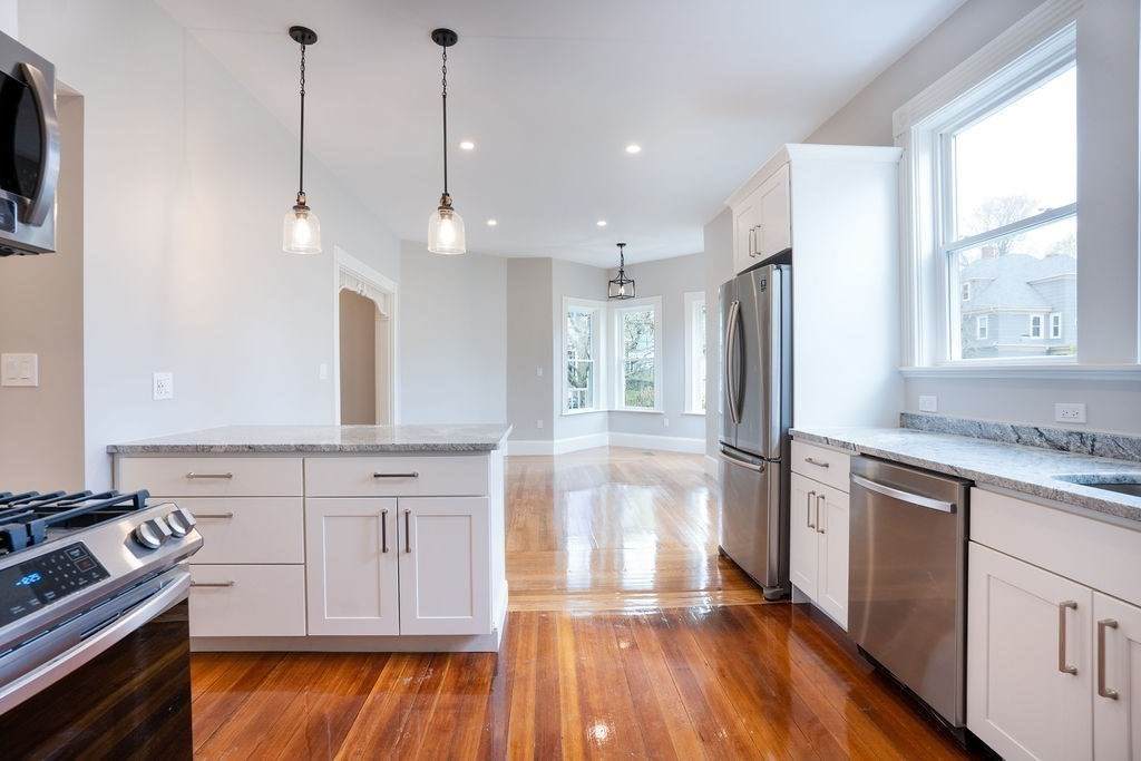 55 Lyndhurst - Photo 1