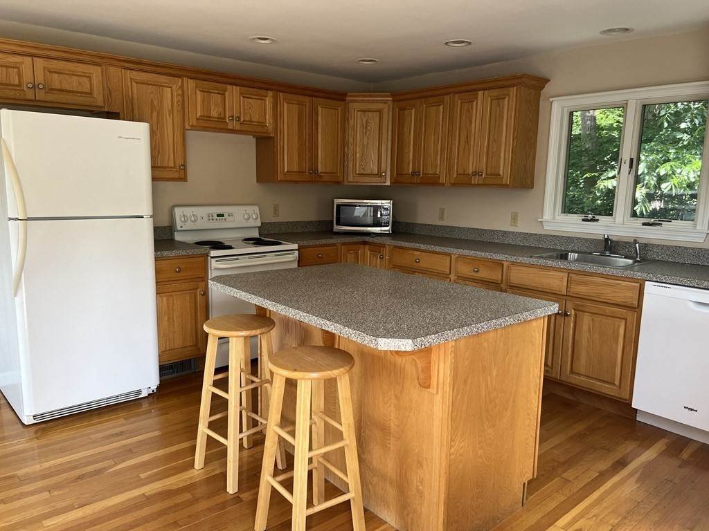 184 Park St - Photo 1
