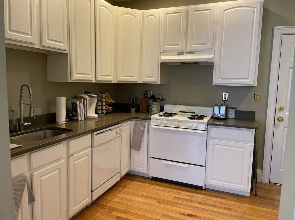320 W Broadway - Photo 1