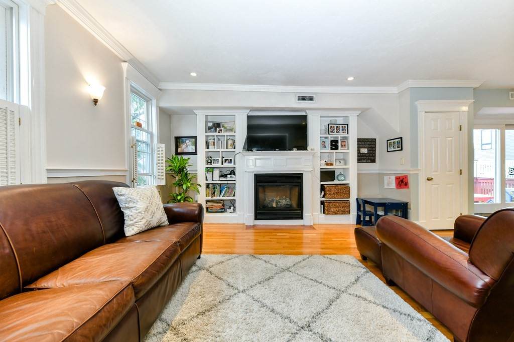 202 West 7th St - Photo 1