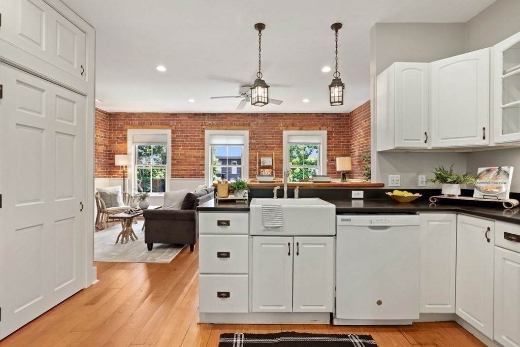 200 West Springfield Street - Photo 1