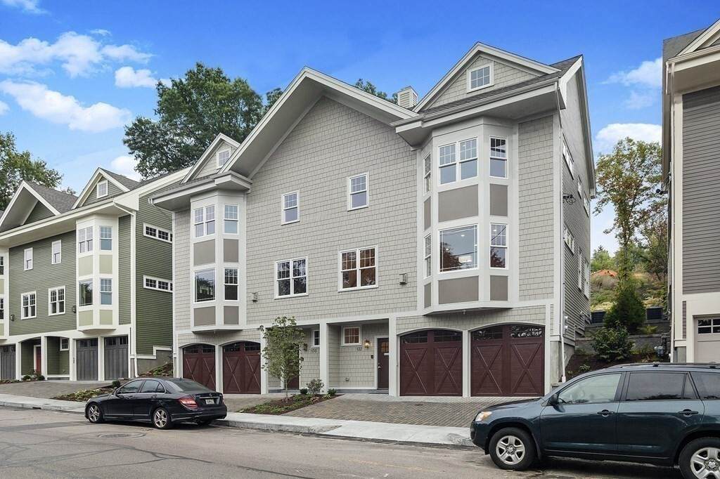 130 Newton - Photo 1