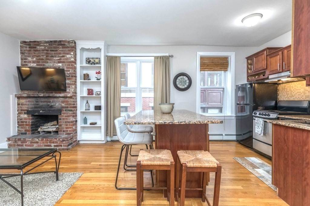 286 Cambridge St - Photo 1