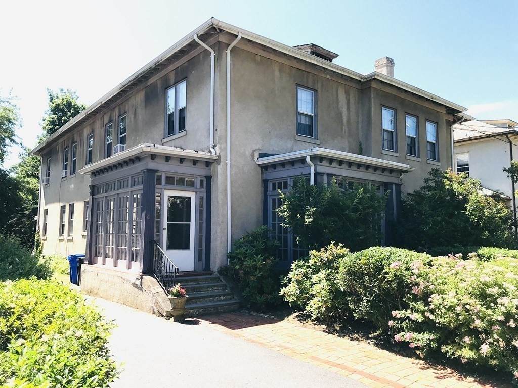 67 Green St - Photo 1