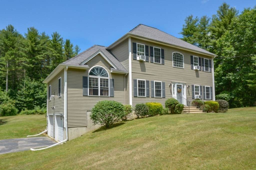 108 E Baylies Rd - Photo 1