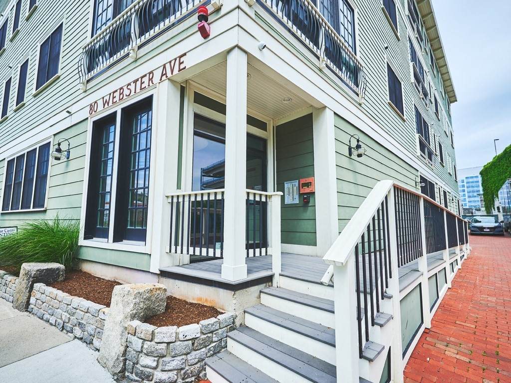 80 Webster Ave - Photo 1