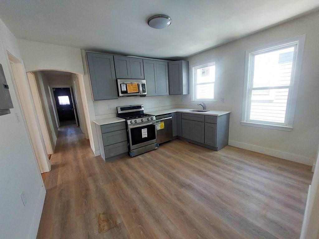 11 Groveland St - Photo 1