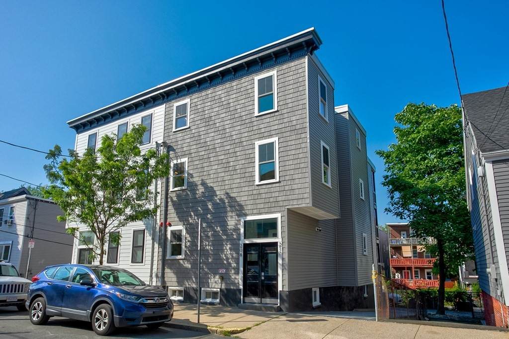 208 Everett St - Photo 1