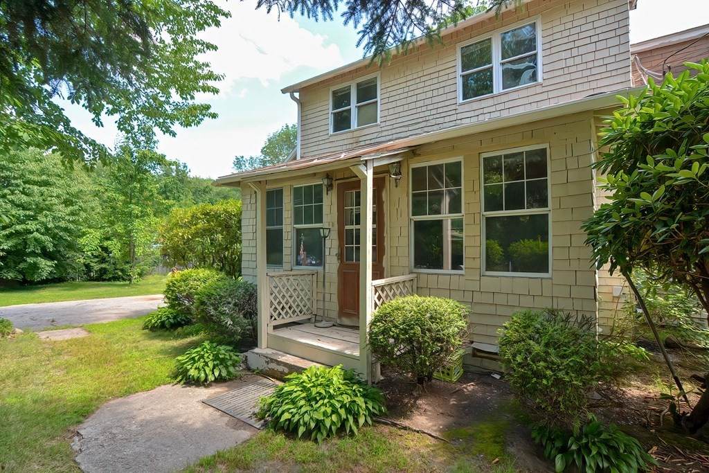 446 Douglas St - Photo 1