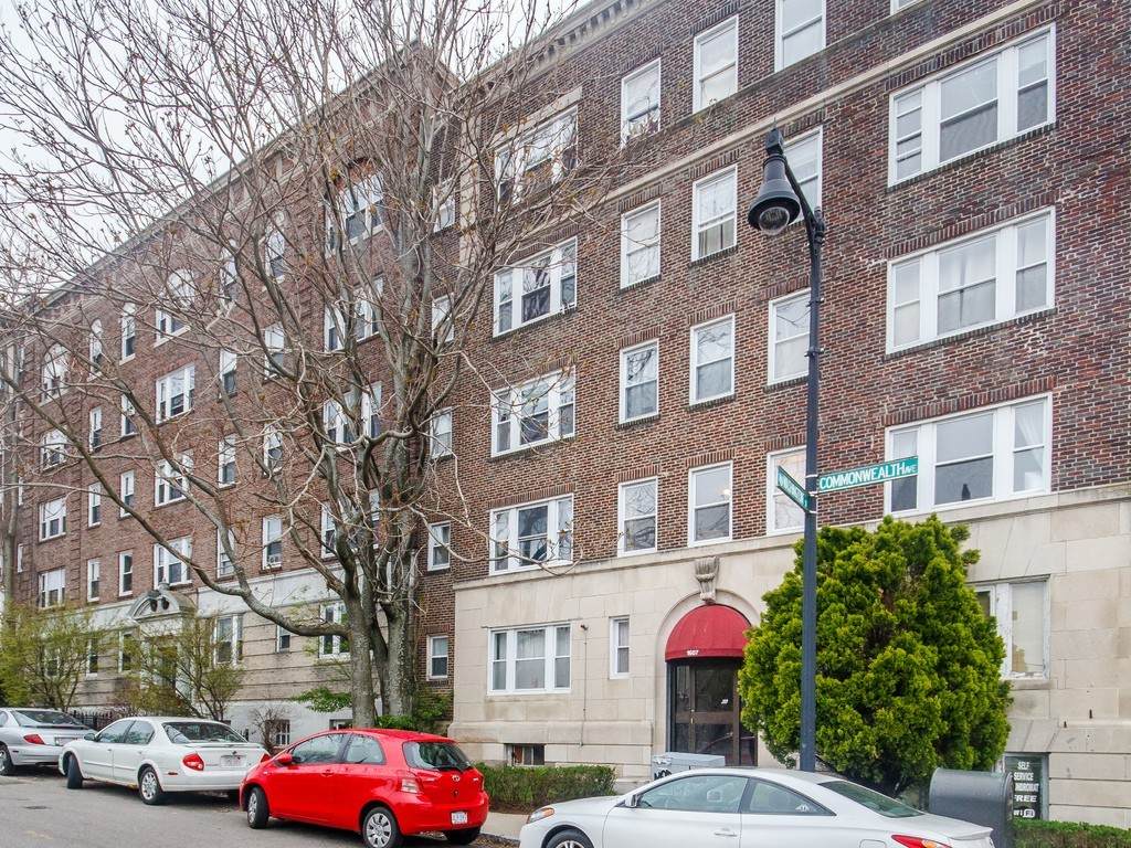 1607 Commonwealth Ave - Photo 1