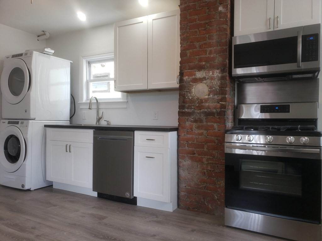 606 East 5th St - Photo 1