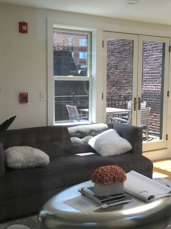 251 Newbury St - Photo 1