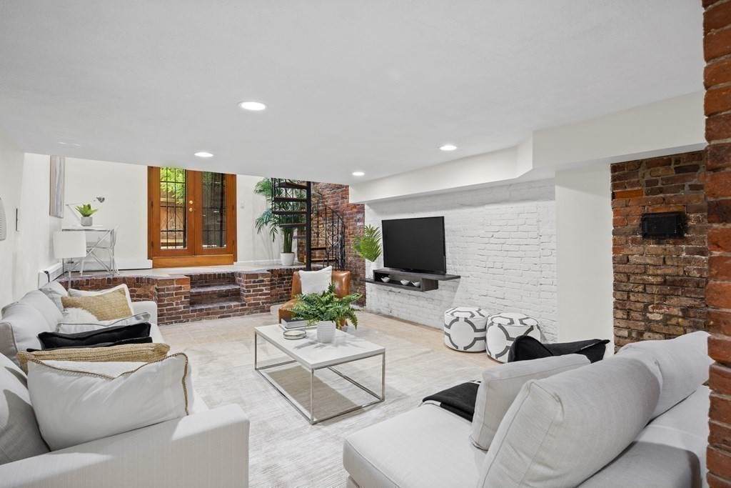 11 Albemarle Street - Photo 1