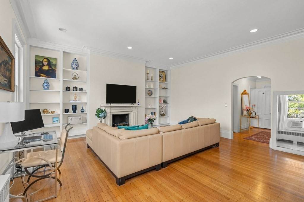 133 Marlborough St - Photo 1