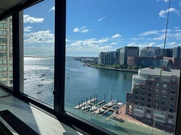 85 East Inida Row - Photo 1