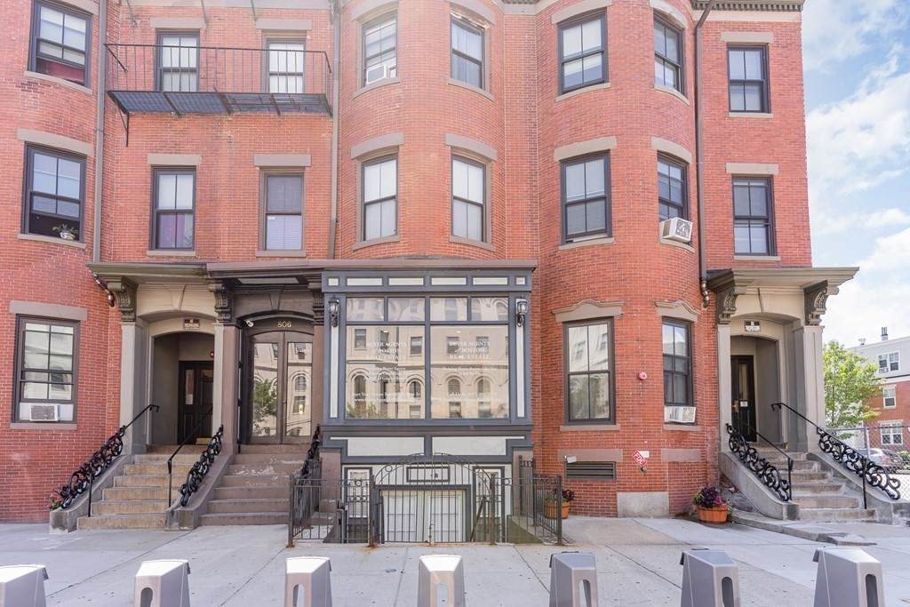 806 Tremont St - Photo 1
