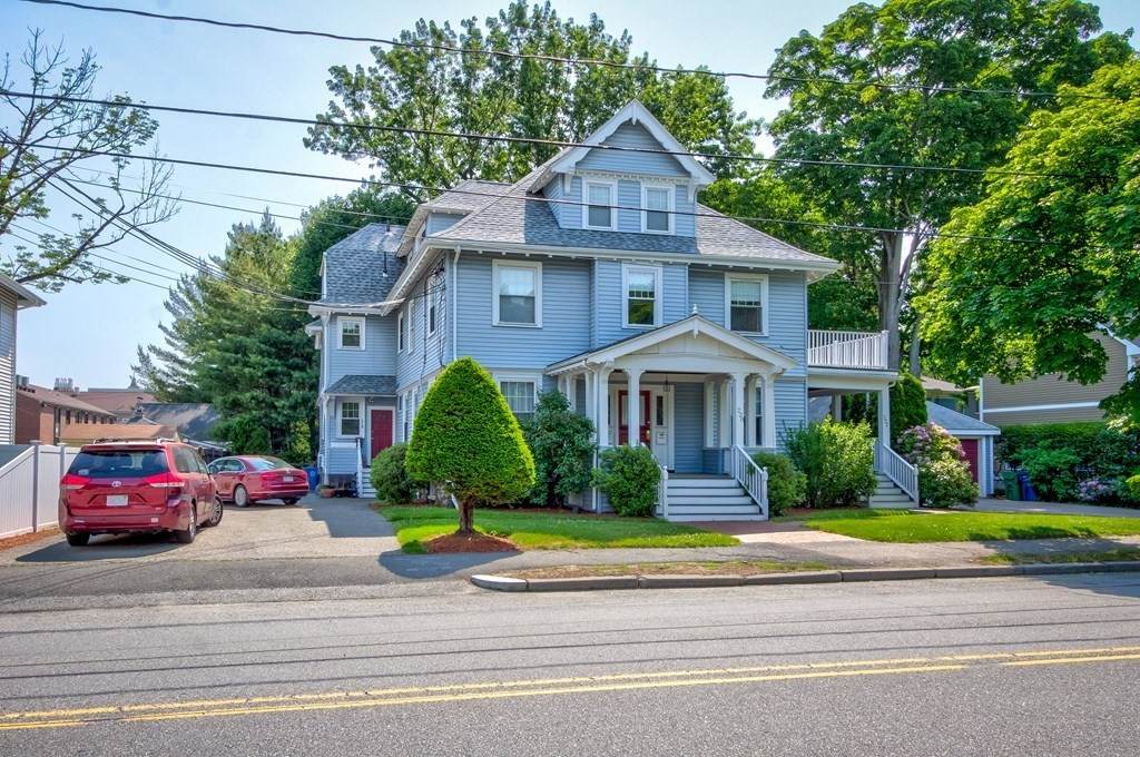 220 Lowell Ave - Photo 1