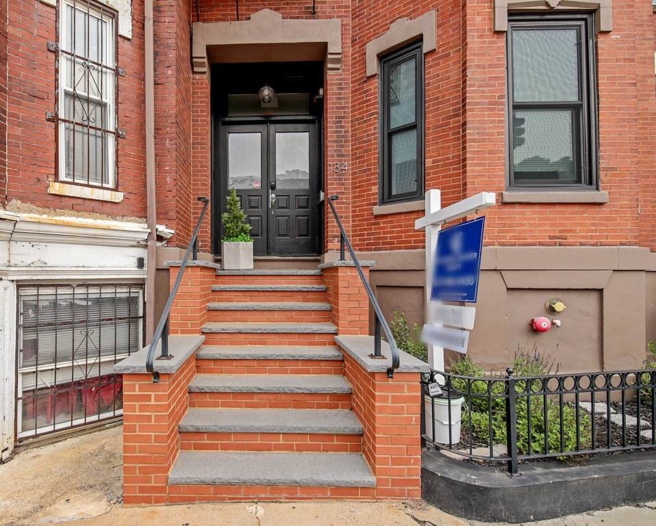 134 Warren St - Photo 1