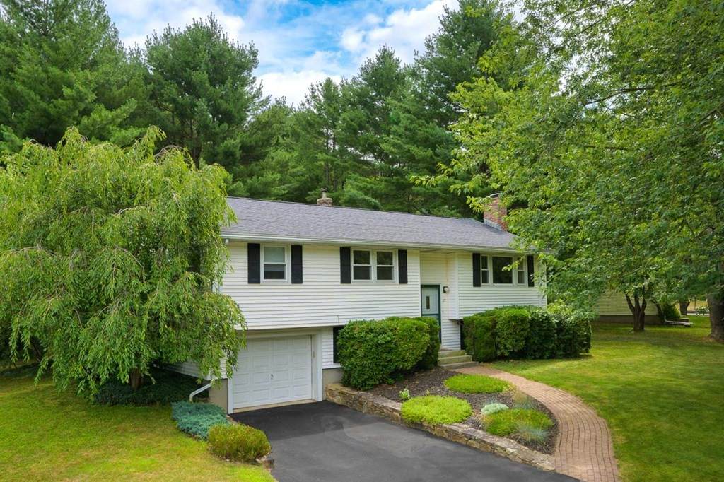 12 Rockpoint Road - Photo 1