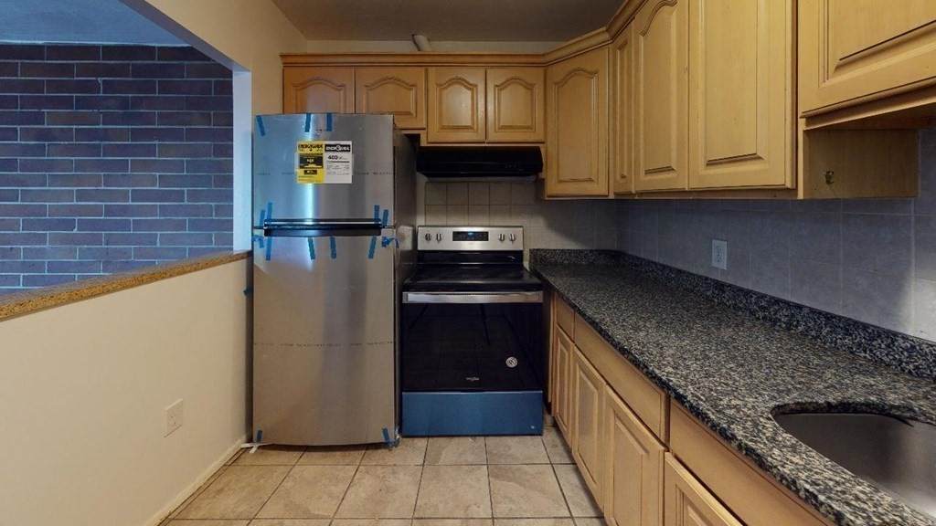 115 W Squantum - Photo 1