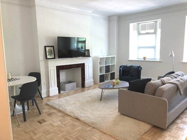 174 Newbury Street - Photo 1