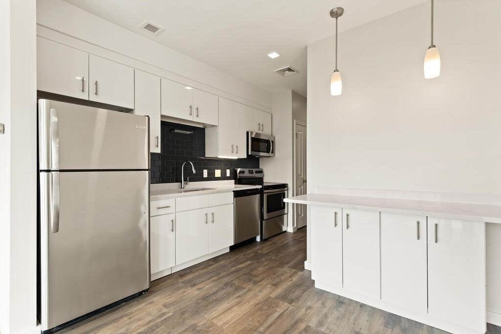 10 Essex St. - Photo 1