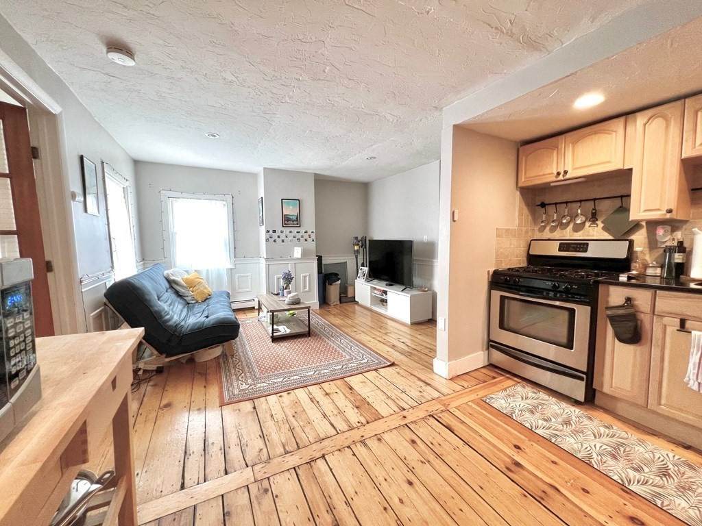206 Bunker Hill St - Photo 1