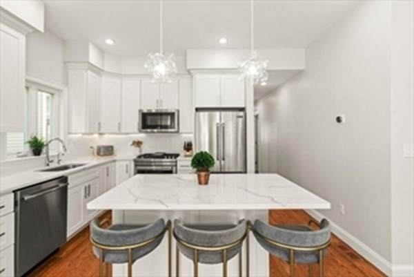 56 Bartlett St - Photo 1