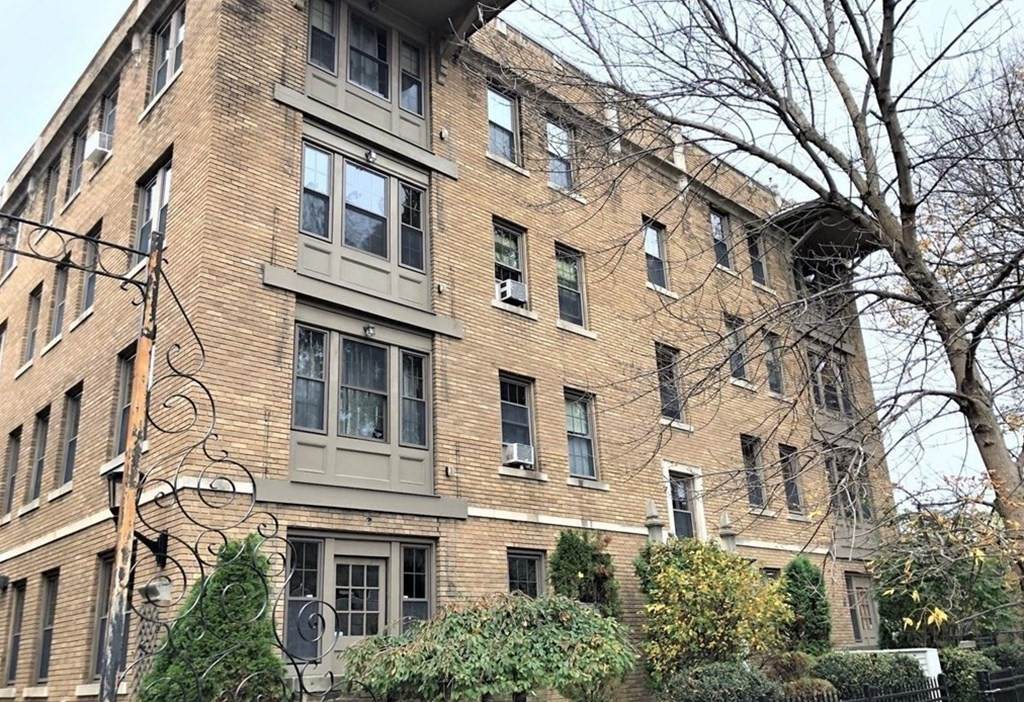 216 Pearl St - Photo 1