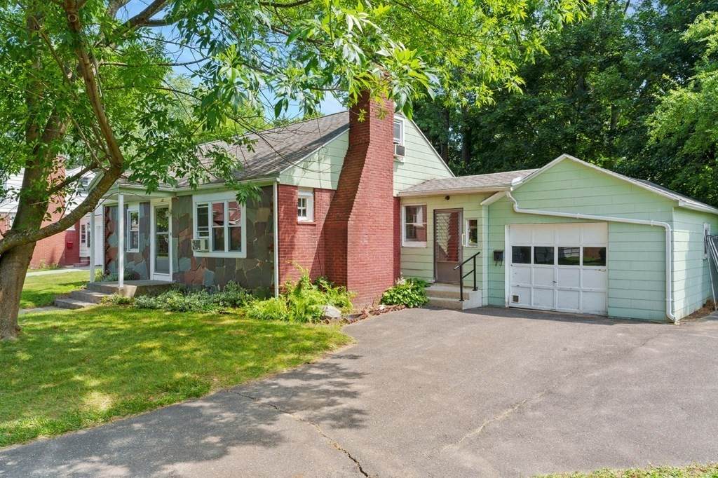 10 Lawrence Ave - Photo 1