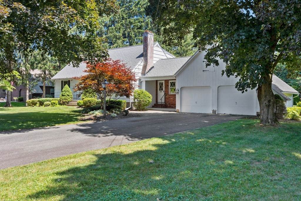 27 Clareside Dr - Photo 1