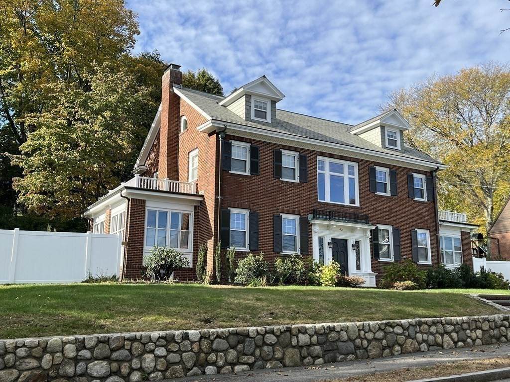 42 Old Mystic St - Photo 1
