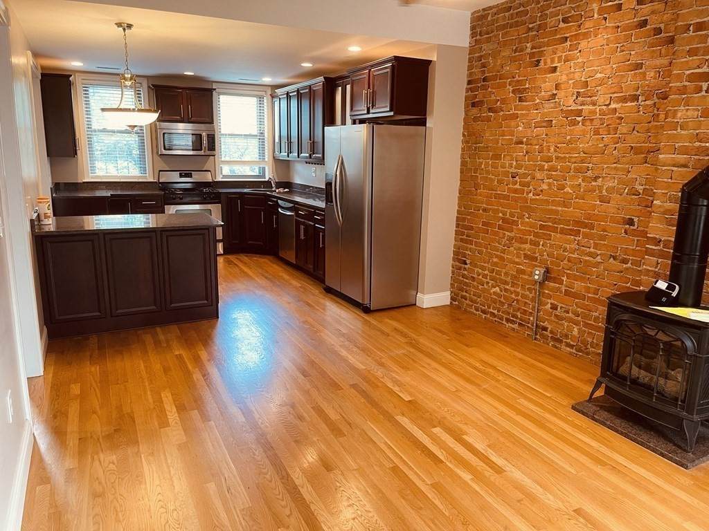 29 Beacon St - Photo 1