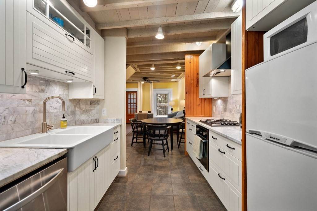 6 North Hudson Street - Photo 1