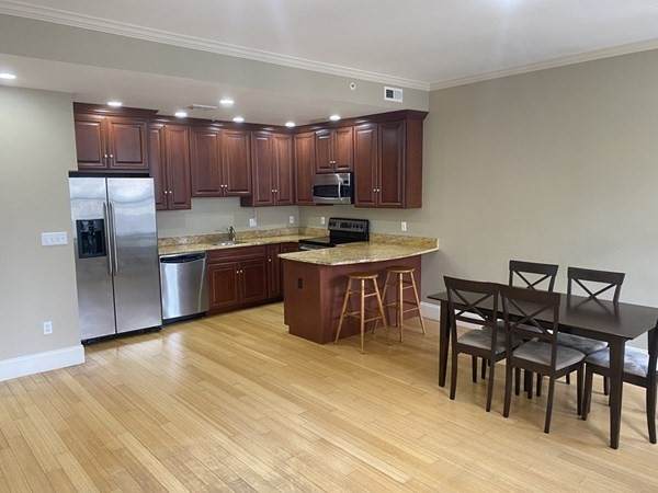 55 Temple Pl - Photo 1