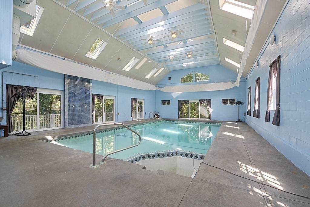 40 Turnpike Road - Photo 1